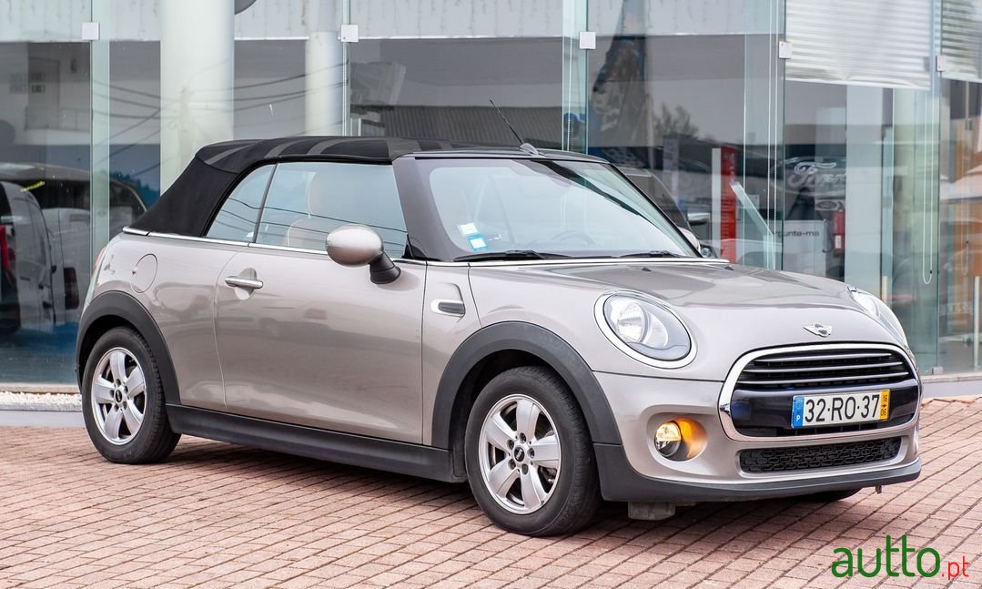 2016' MINI Cabrio photo #1