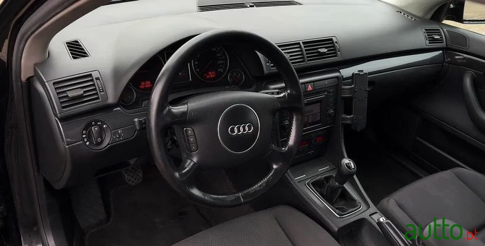 2003' Audi A4 Avant photo #4