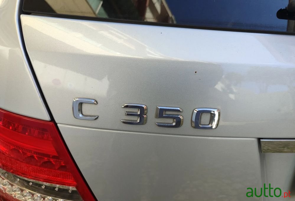 2011' Mercedes-Benz Classe C photo #5