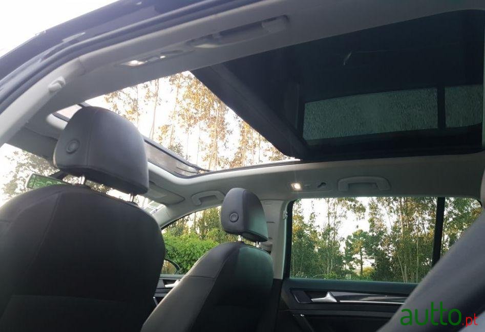 2015' Volkswagen Golf Variant photo #3