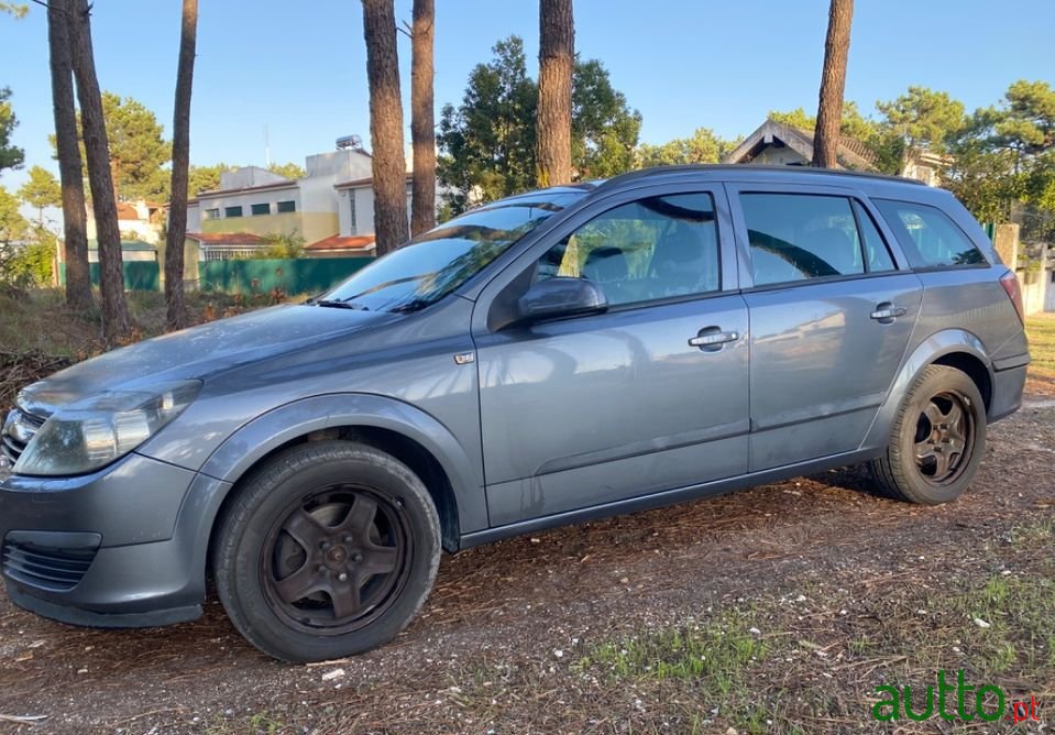 2006' Opel Astra Caravan photo #1