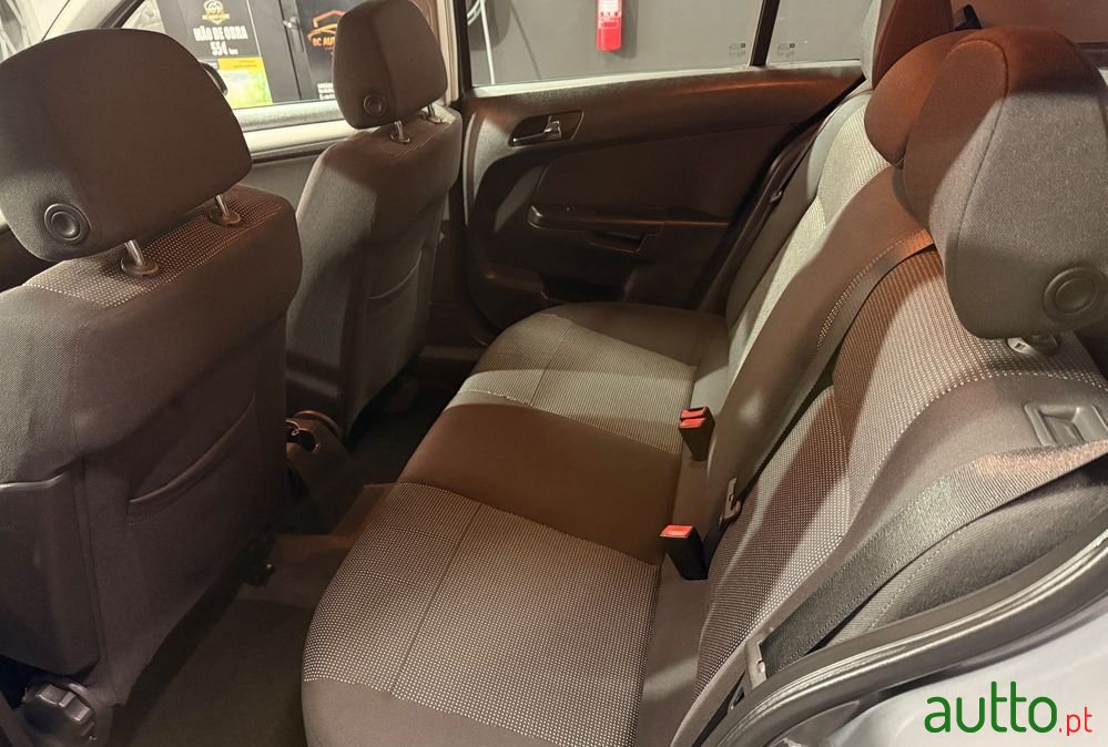 2007' Opel Astra 1.4 Edition photo #6