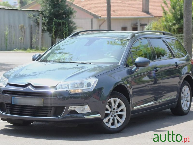 2010' Citroen C5 Tourer photo #1