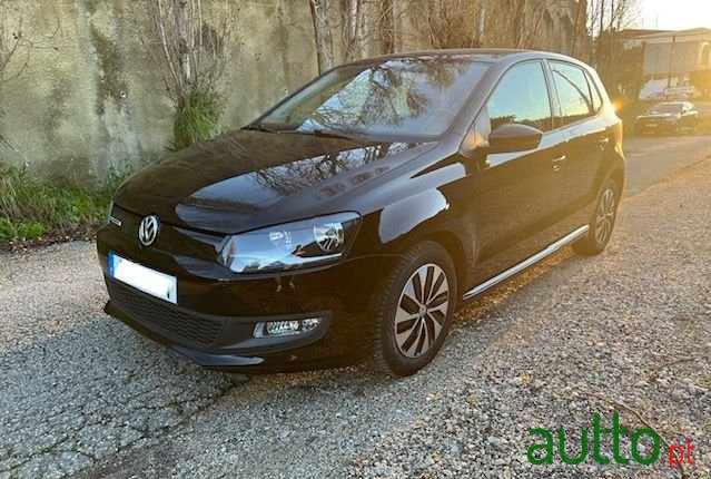 2015' Volkswagen Polo photo #2