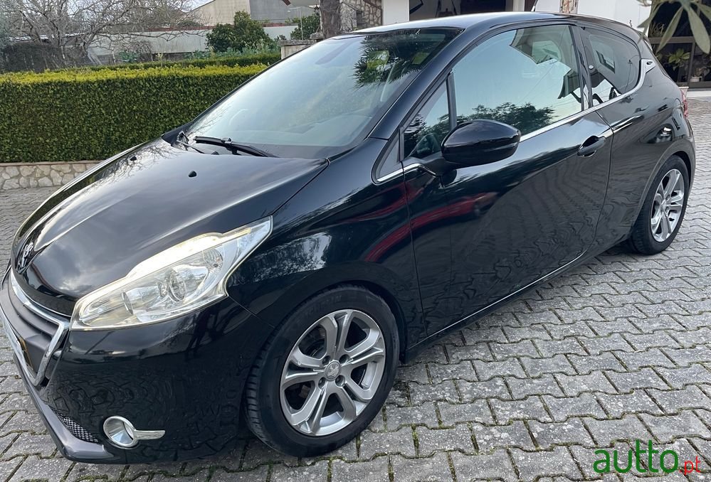 2014' Peugeot 208 photo #3