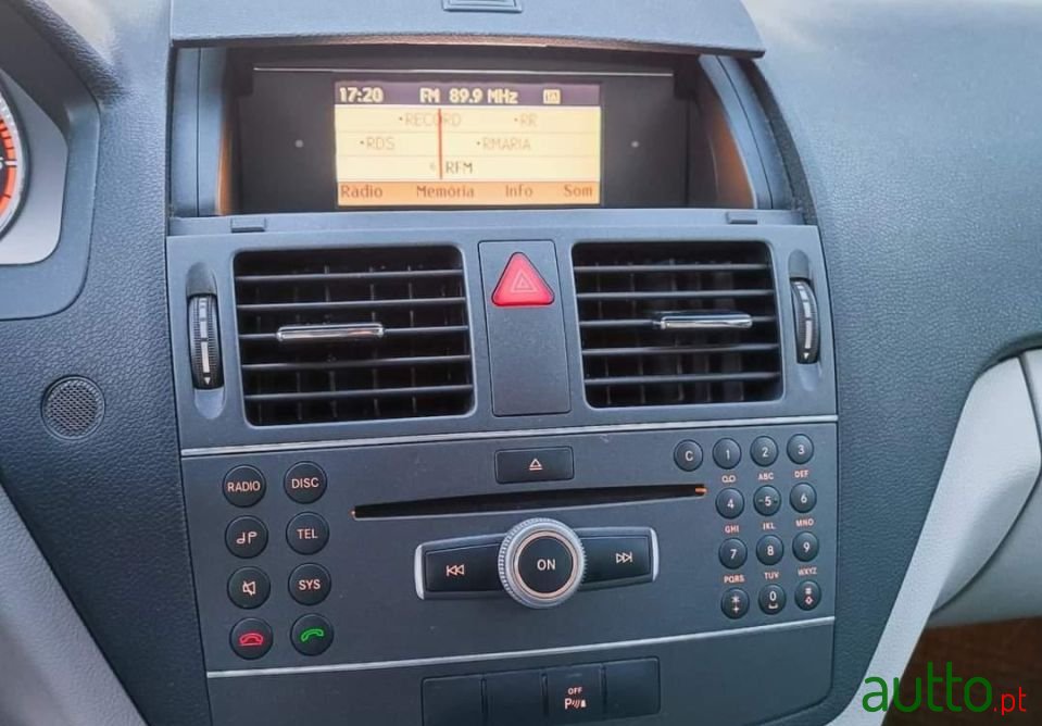 2011' Mercedes-Benz C-180 photo #6