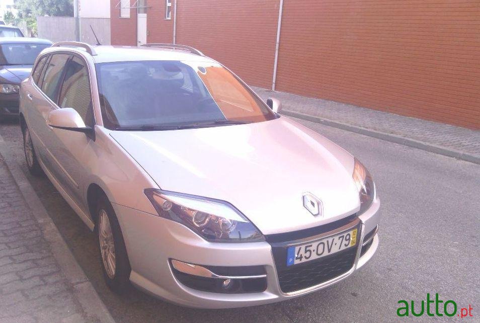 2012' Renault Laguna Break photo #2