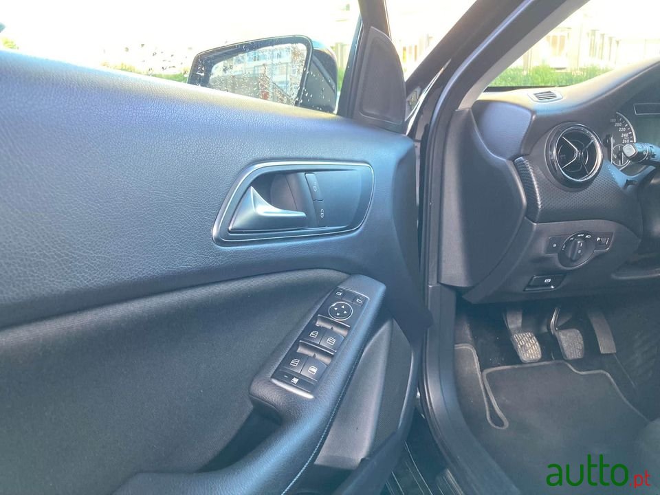 2009' Mercedes-Benz A-Class photo #3