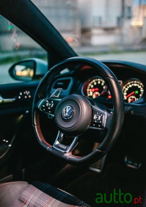 2014' Volkswagen Golf photo #2