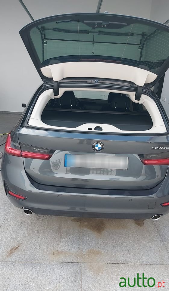 2021' BMW 330 photo #2