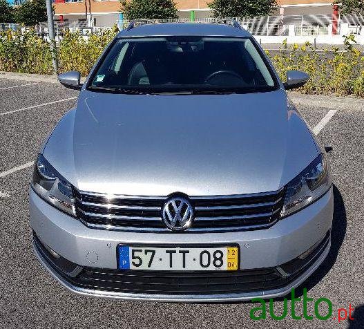 2012' Volkswagen Passat Variant photo #3