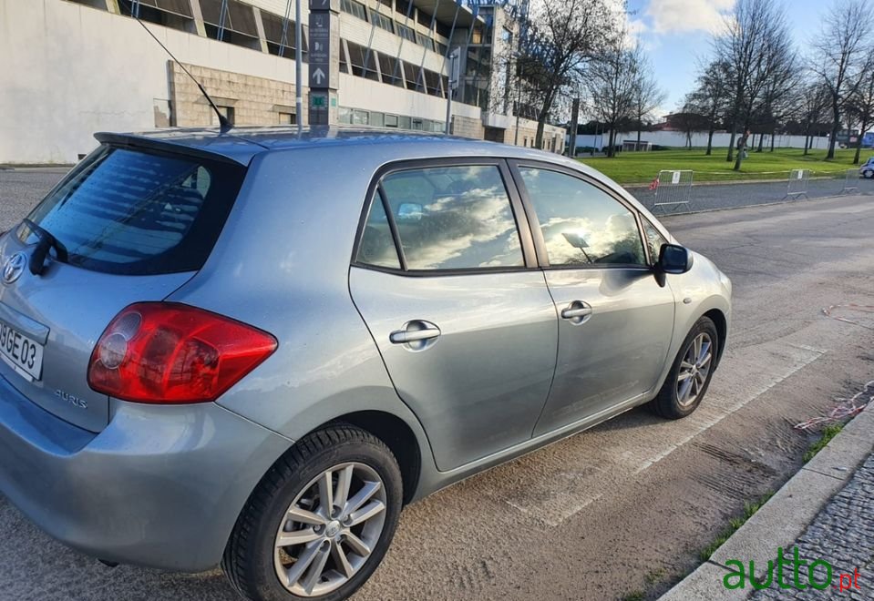 2008' Toyota Auris photo #6