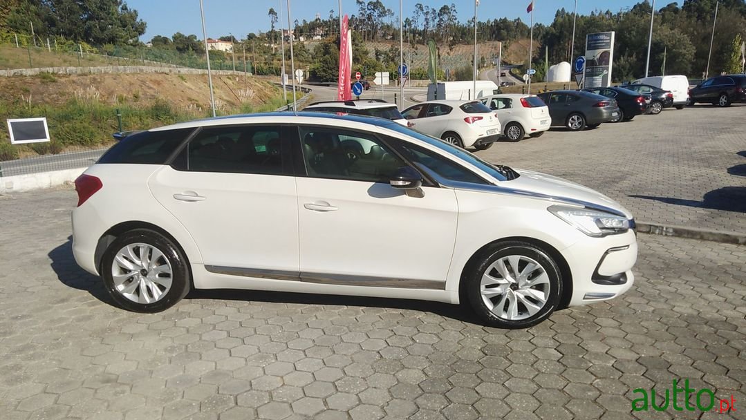 2017' DS Automobiles Ds5 photo #5