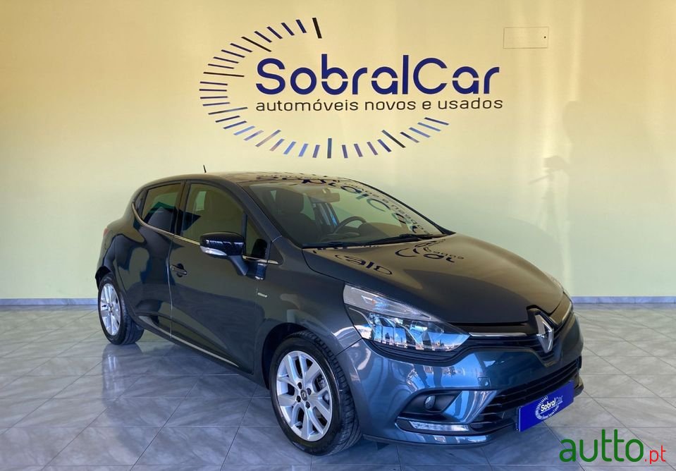 2019' Renault Clio photo #3