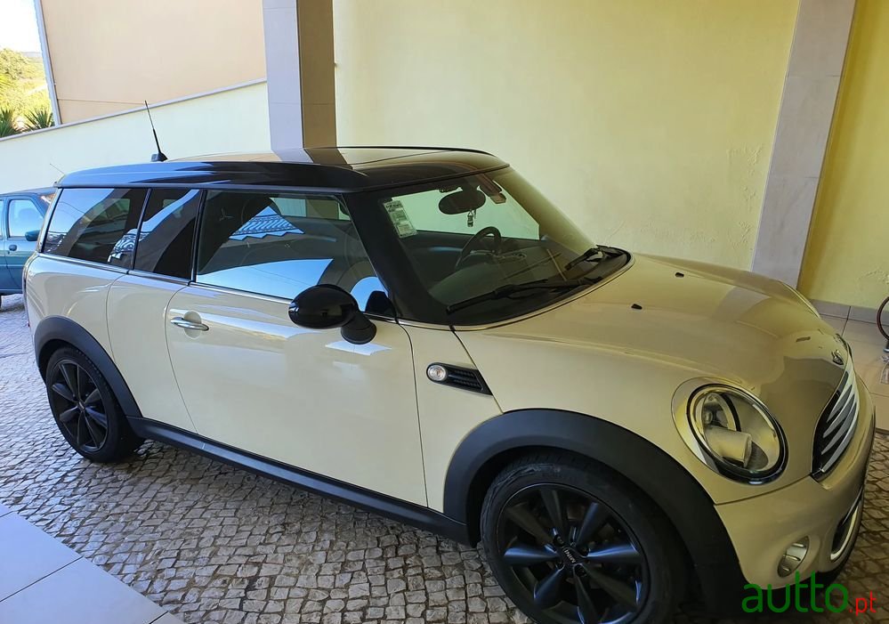 2010' MINI Clubman Cooper D photo #2