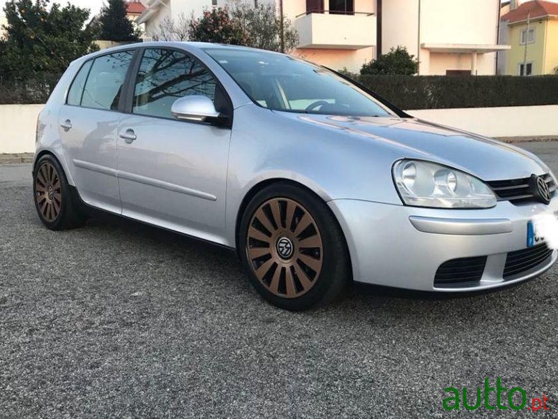 2004' Volkswagen Golf 1.9 Tdi photo #2