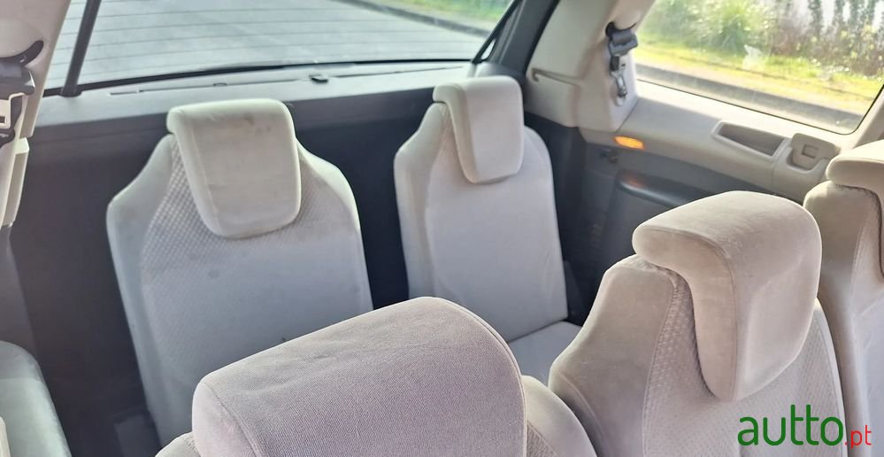 2009' Citroen C4 Grand Picasso photo #5