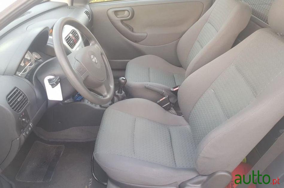 2004' Opel Corsa photo #4