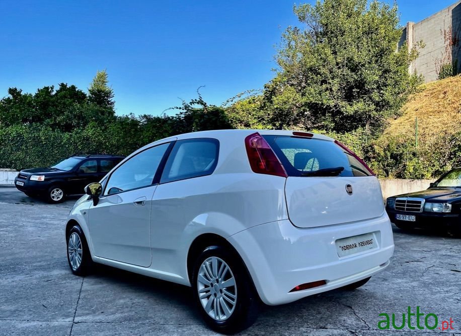 2009' Fiat Grande Punto photo #3