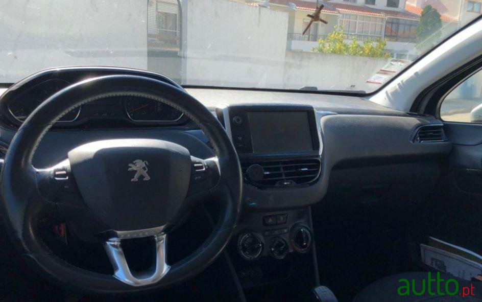 2014' Peugeot 208 photo #4