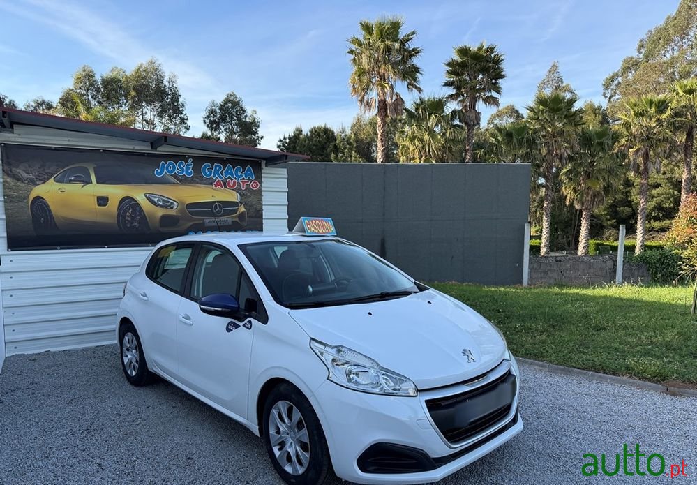 2019' Peugeot 208 Puretech 68 Like photo #1