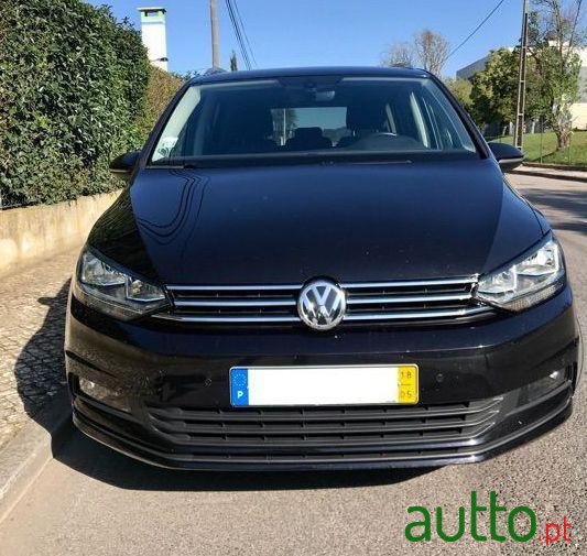 2018' Volkswagen Touran photo #3