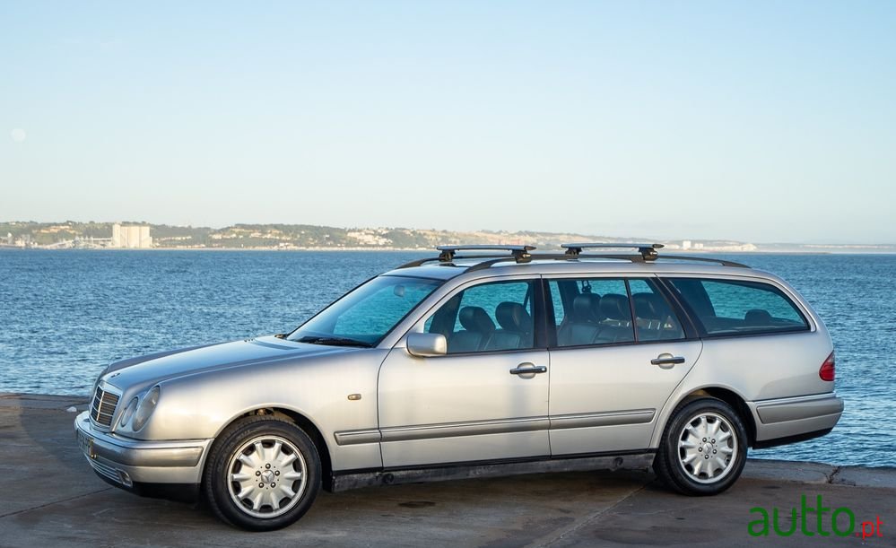 1998' Mercedes-Benz E 300 Td Classic photo #1