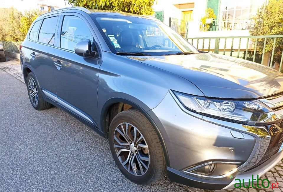 2016' Mitsubishi Outlander photo #6