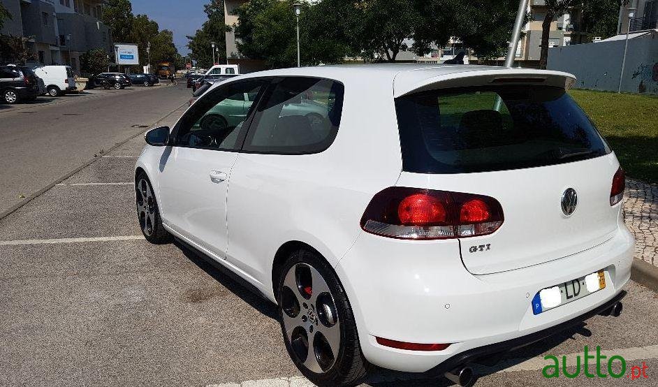 2010' Volkswagen Golf Gti photo #4