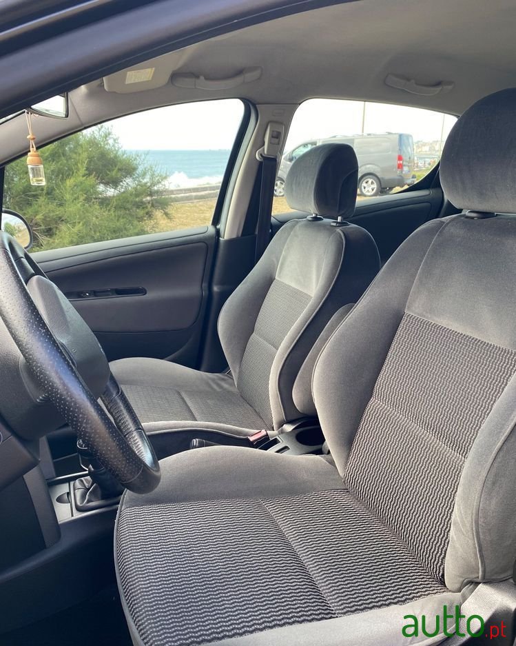 2006' Peugeot 207 1.4 Hdi Urban photo #5