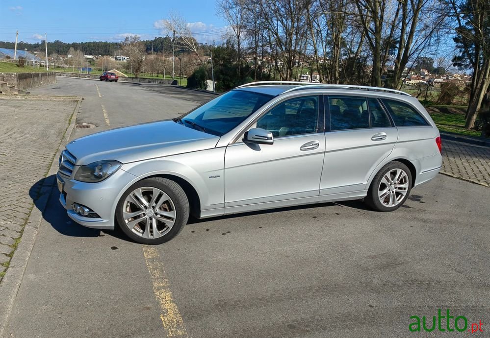 2011' Mercedes-Benz C 220 photo #1
