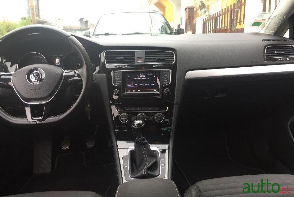 2015' Volkswagen Golf photo #4