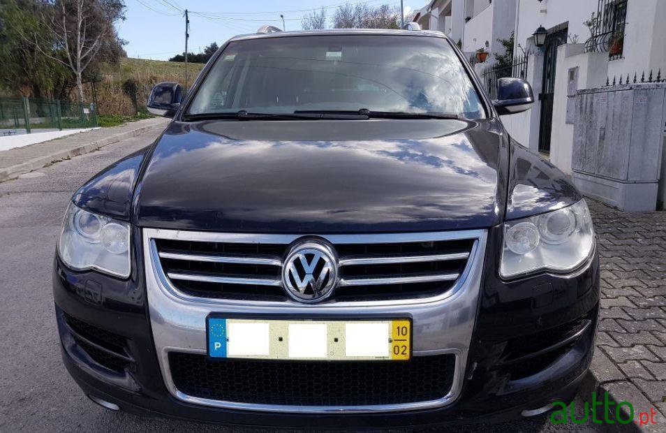 2010' Volkswagen Touareg photo #2