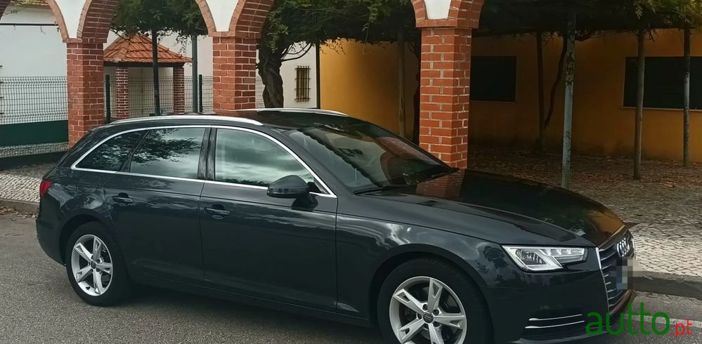 2017' Audi A4 Avant photo #3