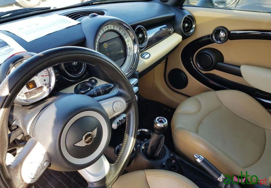 2009' MINI John Cooper Works photo #2