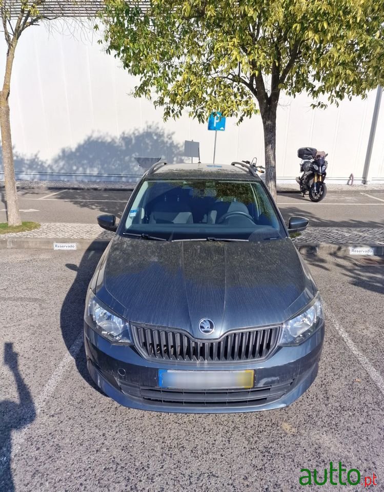 2015' Skoda Fabia Break photo #1