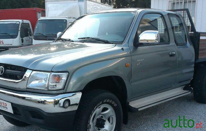 2005' Toyota Hilux photo #2
