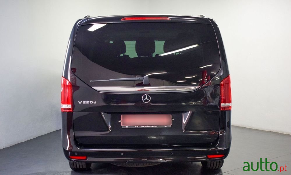 2022' Mercedes-Benz Classe V photo #5