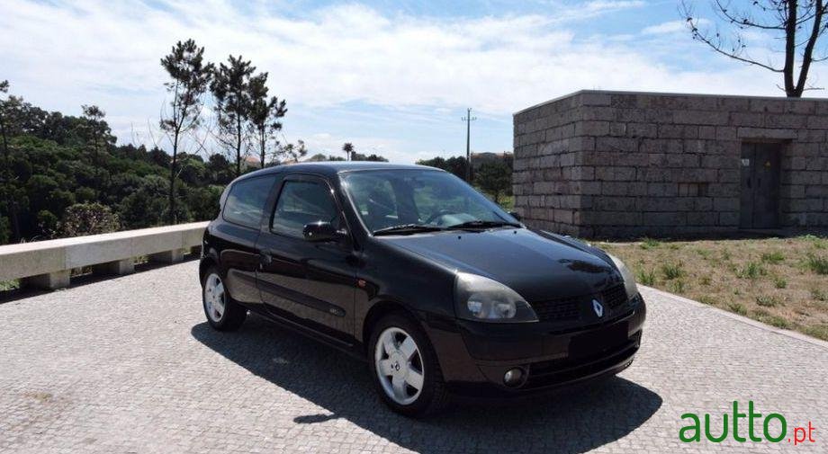 2002' Renault Clio photo #1