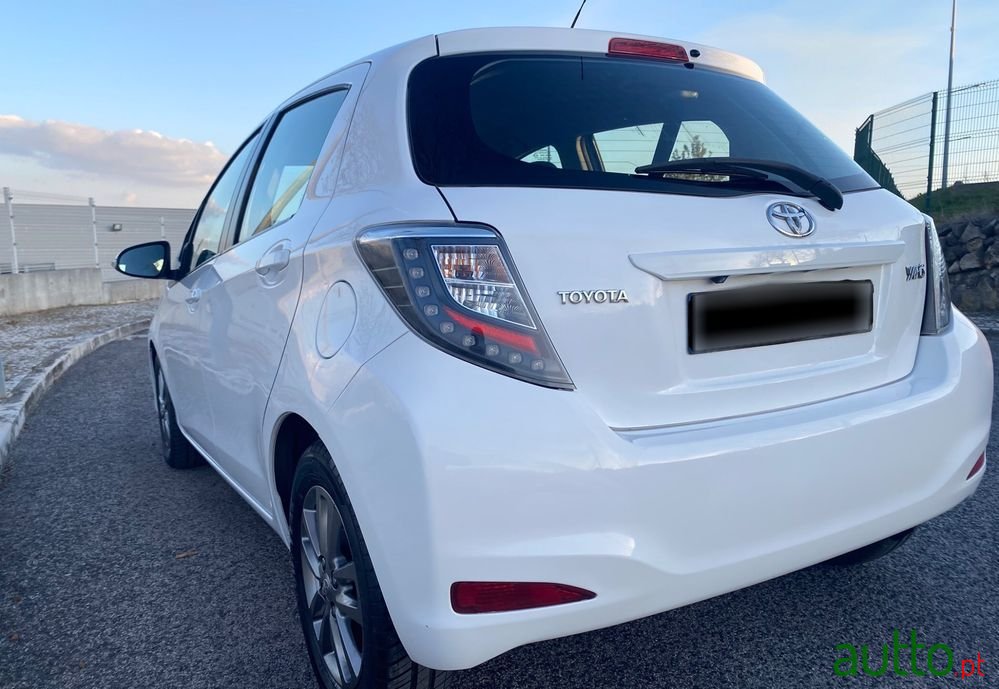 2014' Toyota Yaris photo #4