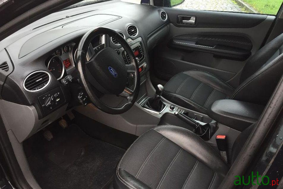 2008' Ford Focus photo #2