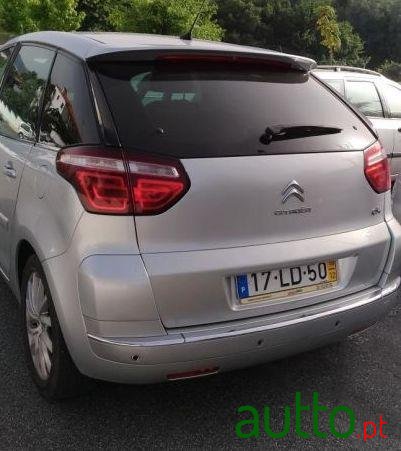 2010' Citroen C4 Picasso photo #1