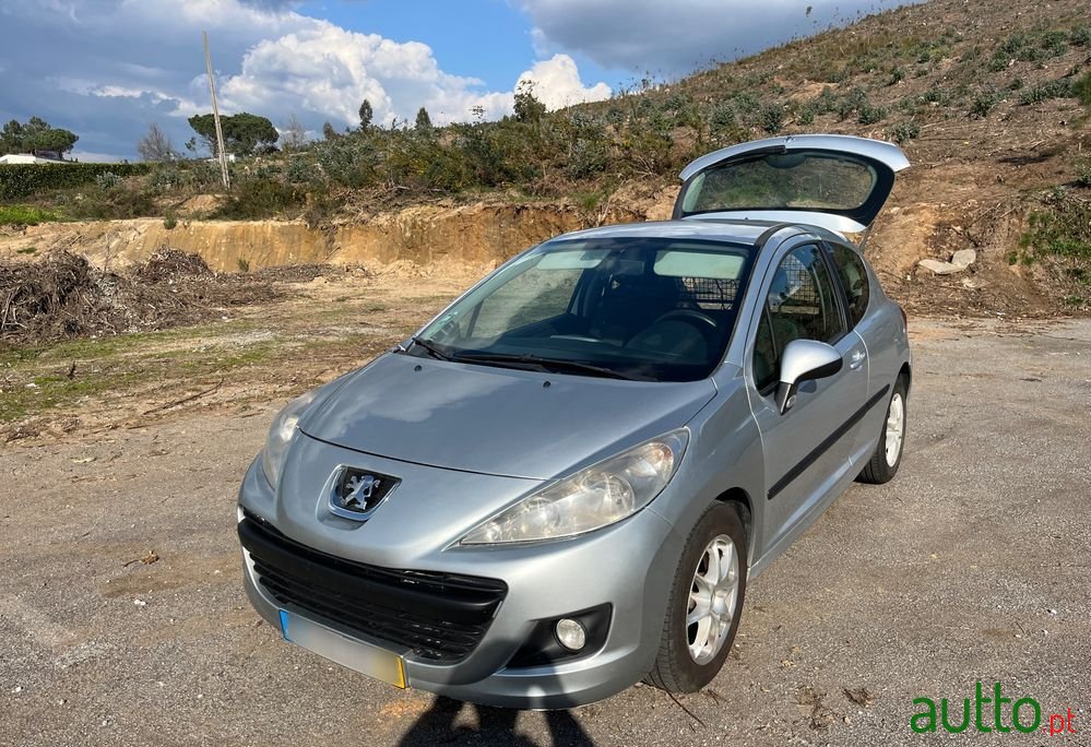 2010' Peugeot 207 1.6 Hdi Sport photo #1