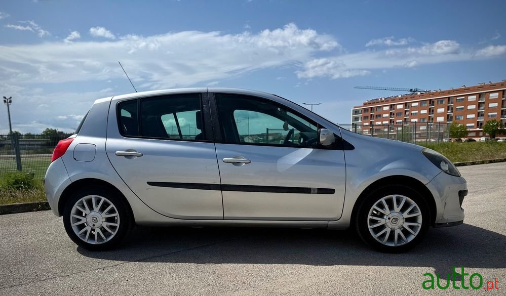 2006' Renault Clio photo #2