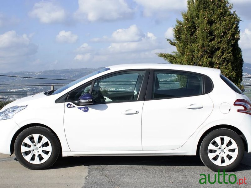 2015' Peugeot 208 photo #2