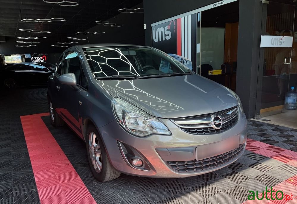 2011' Opel Corsa photo #1