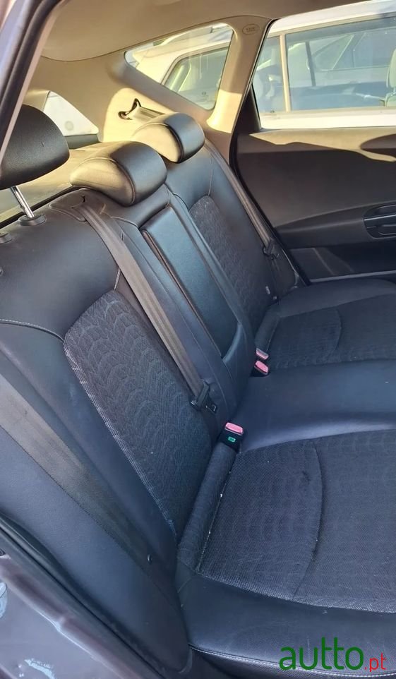 2010' Kia Ceed Sw photo #5