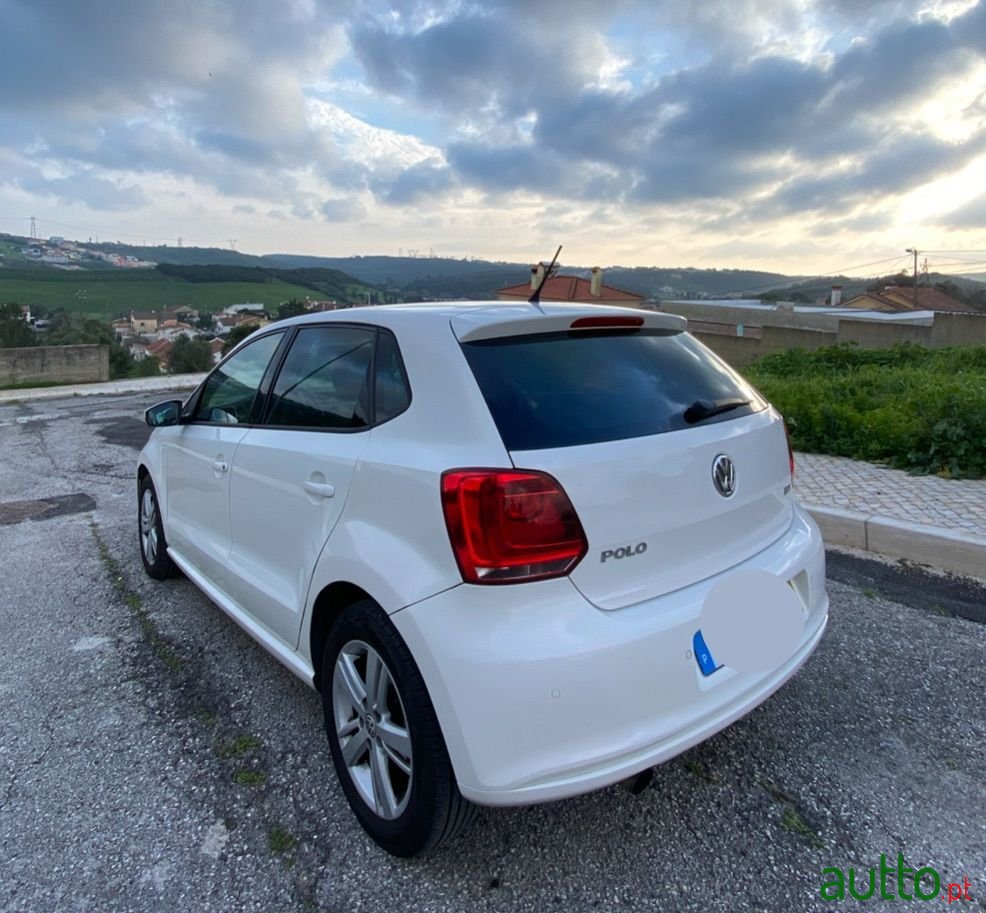 2014' Volkswagen Polo photo #2