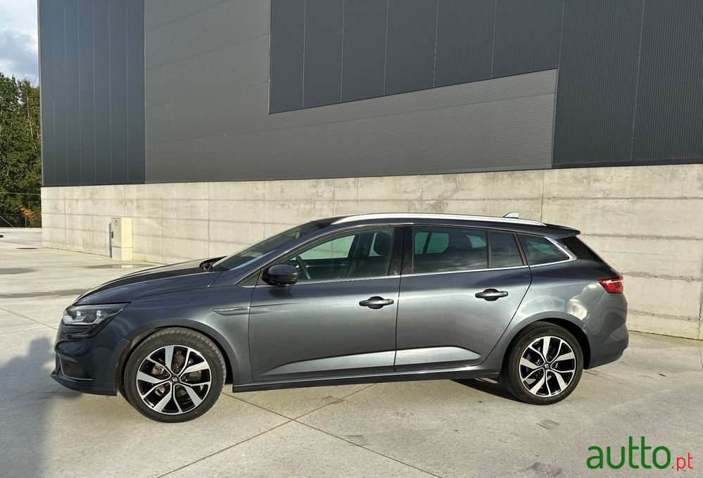 2018' Renault Megane Sport Tourer photo #3
