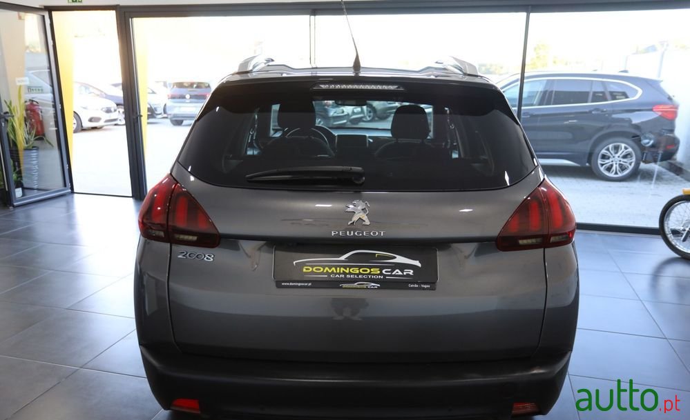 2017' Peugeot 2008 photo #6